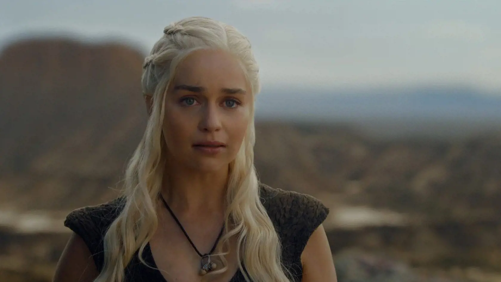 Popularitu jej priniesla postava Daenerys Targaryen, matky drakov.