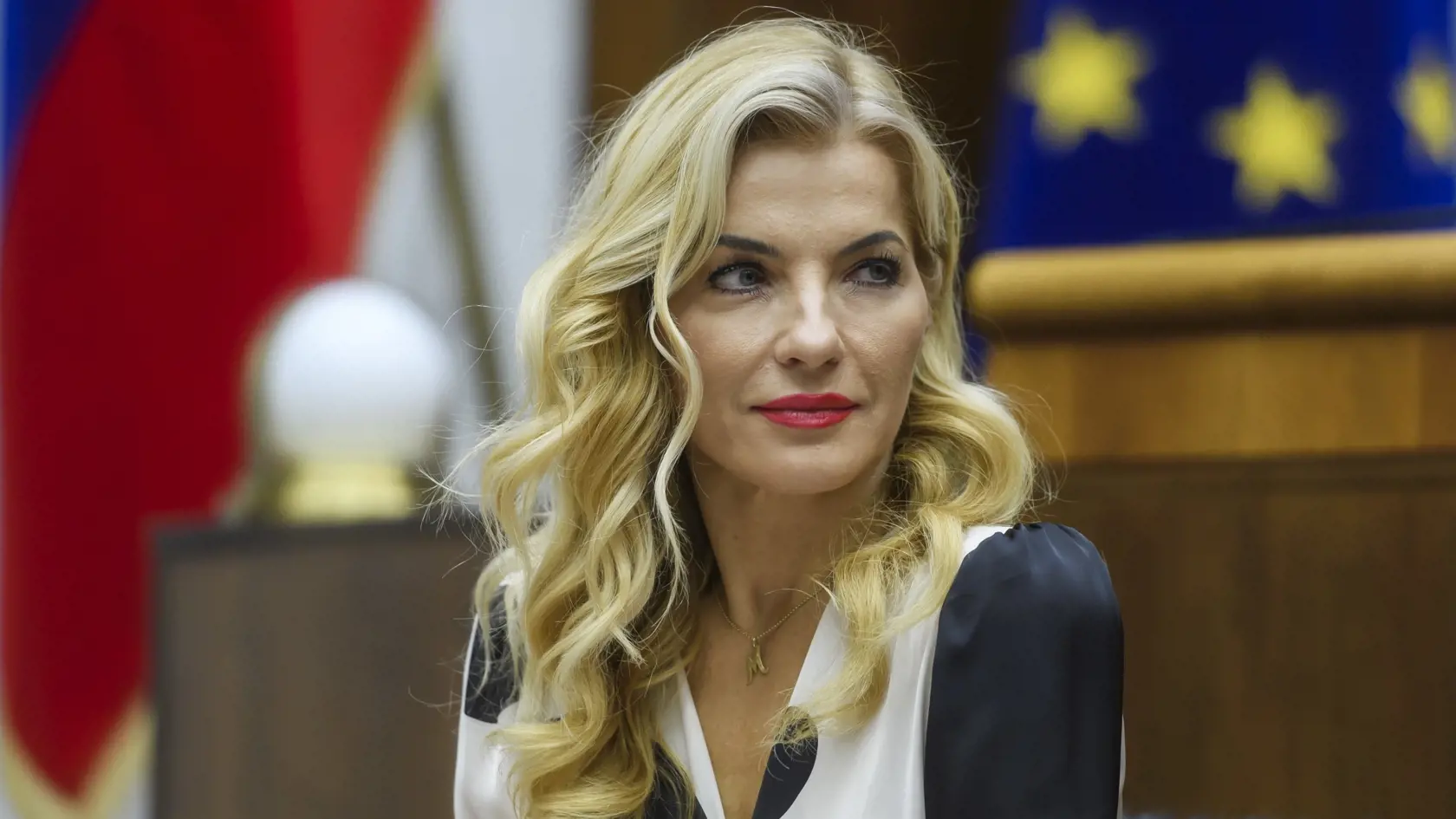 Ministerka kultúry Martina Šimkovičová sa zbavila Mateja Drličku.