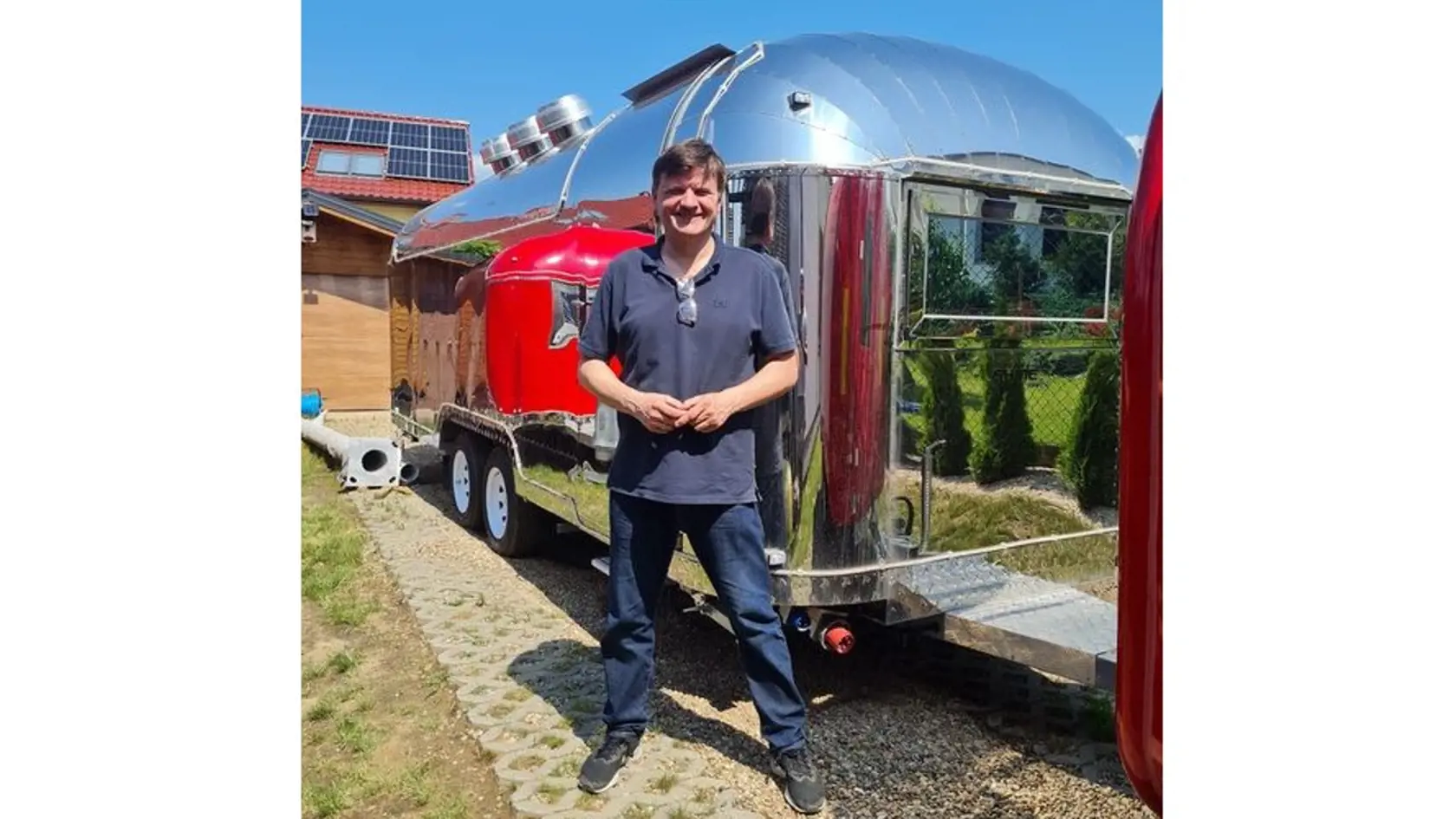 Alojz Hlina z kandidátky SaS ide robiť predvolebnú kampaň pomocou food truck prívesu. „Ak budú ľudia chcieť v politike niekoho, čo aj niečo vytvoril, nielen o tom hovorí, pozývam k môjmu food trucku,“ napísal k snímke Hlina.
