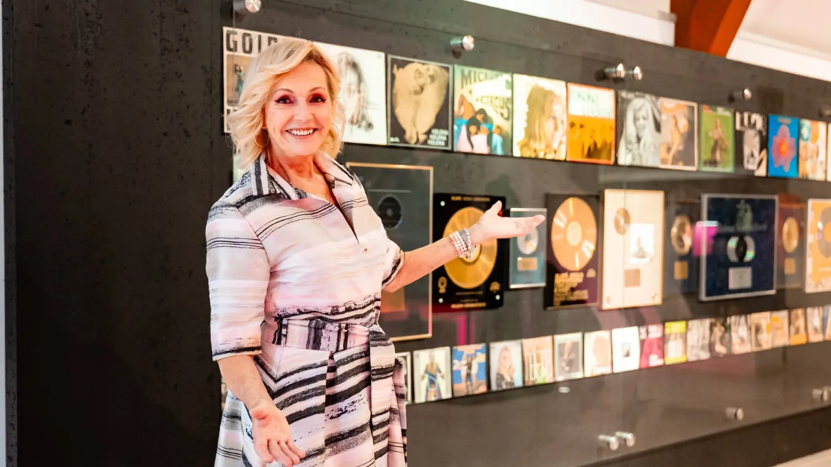 Helena Vondráčková priniesla do Košíc stovky exponátov.