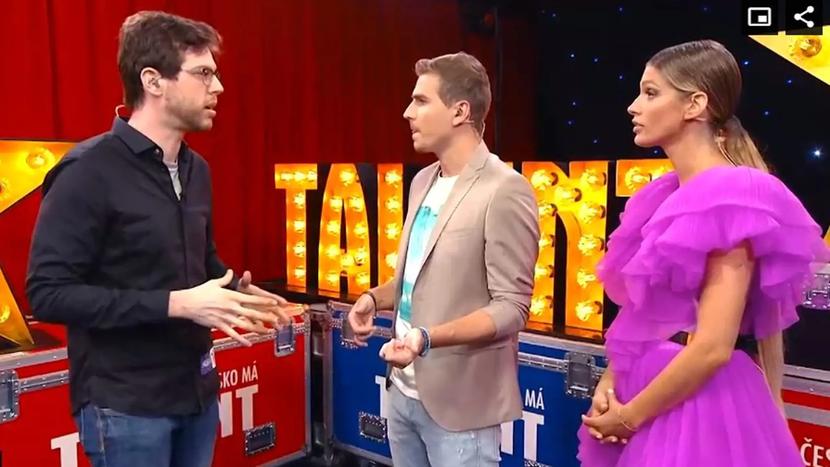 Súťažiaci Guy First (29) z Izraela pobúril divákov. Predviedol "talent" - prdenie rukami.