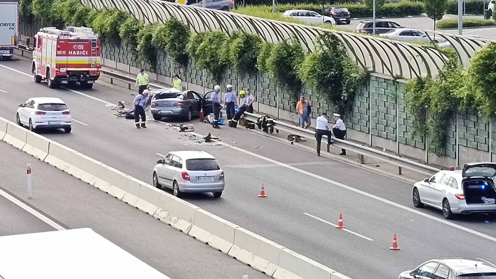 Na mieste nehody boli aj policajní technici.