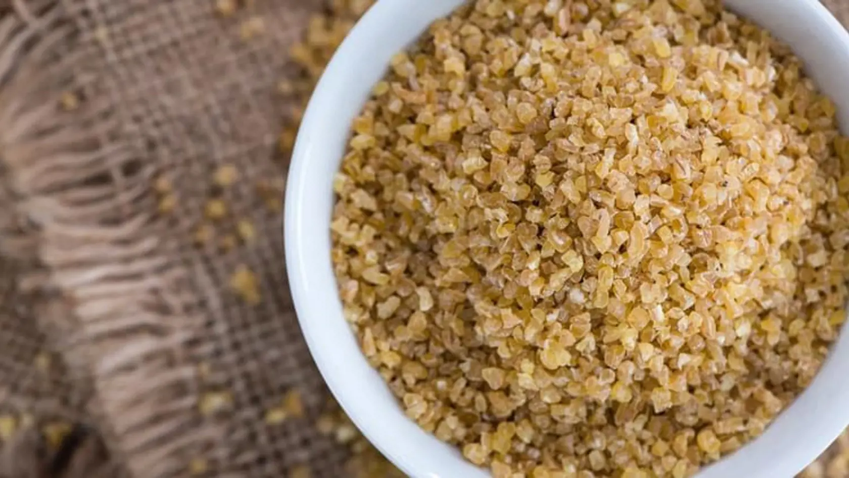 Bulgur je to predvarená nalámaná celozrnná pšenica.