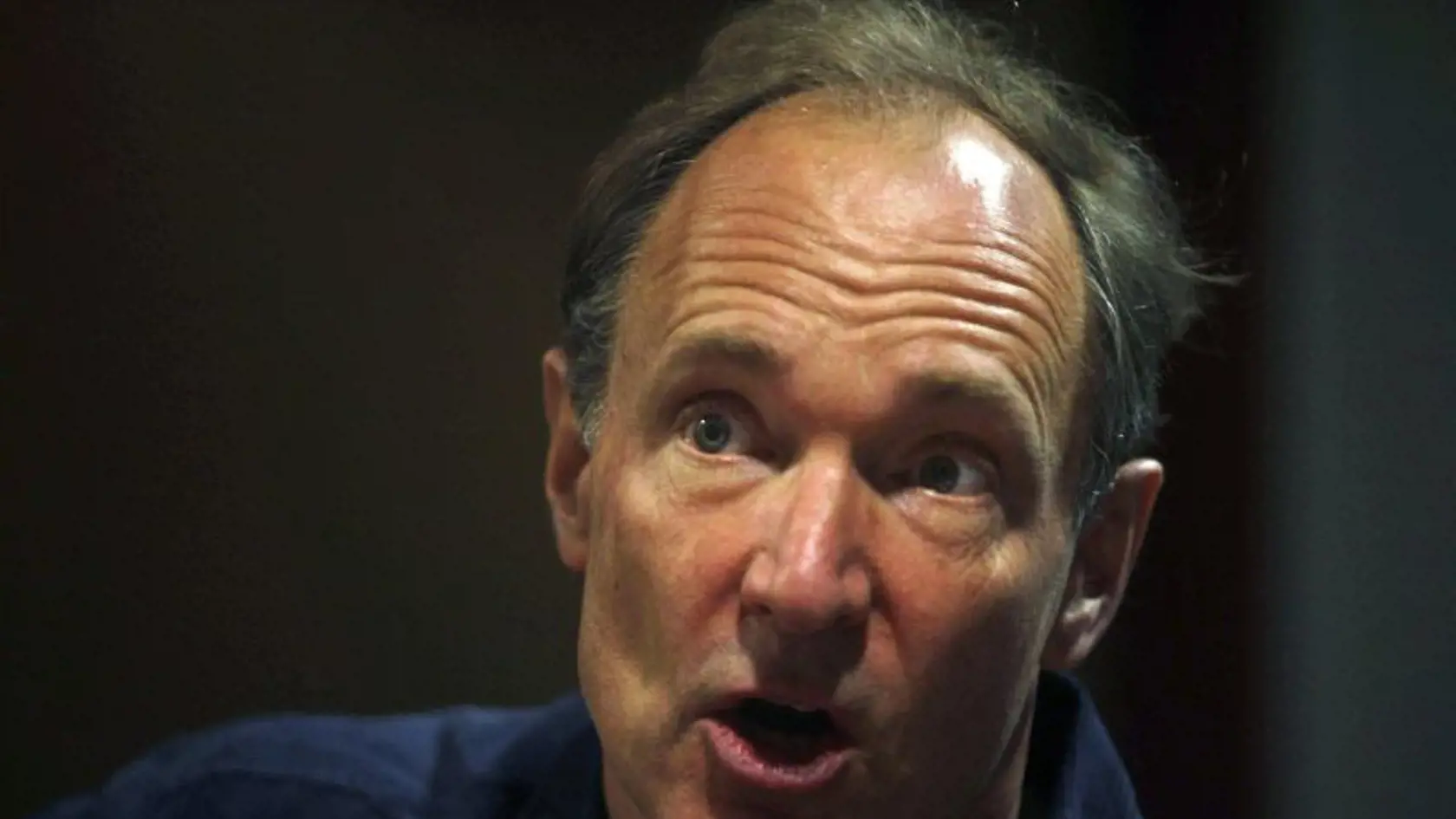 Tim Berners-Lee kritizoval západné vlády zo špionáže na internete.