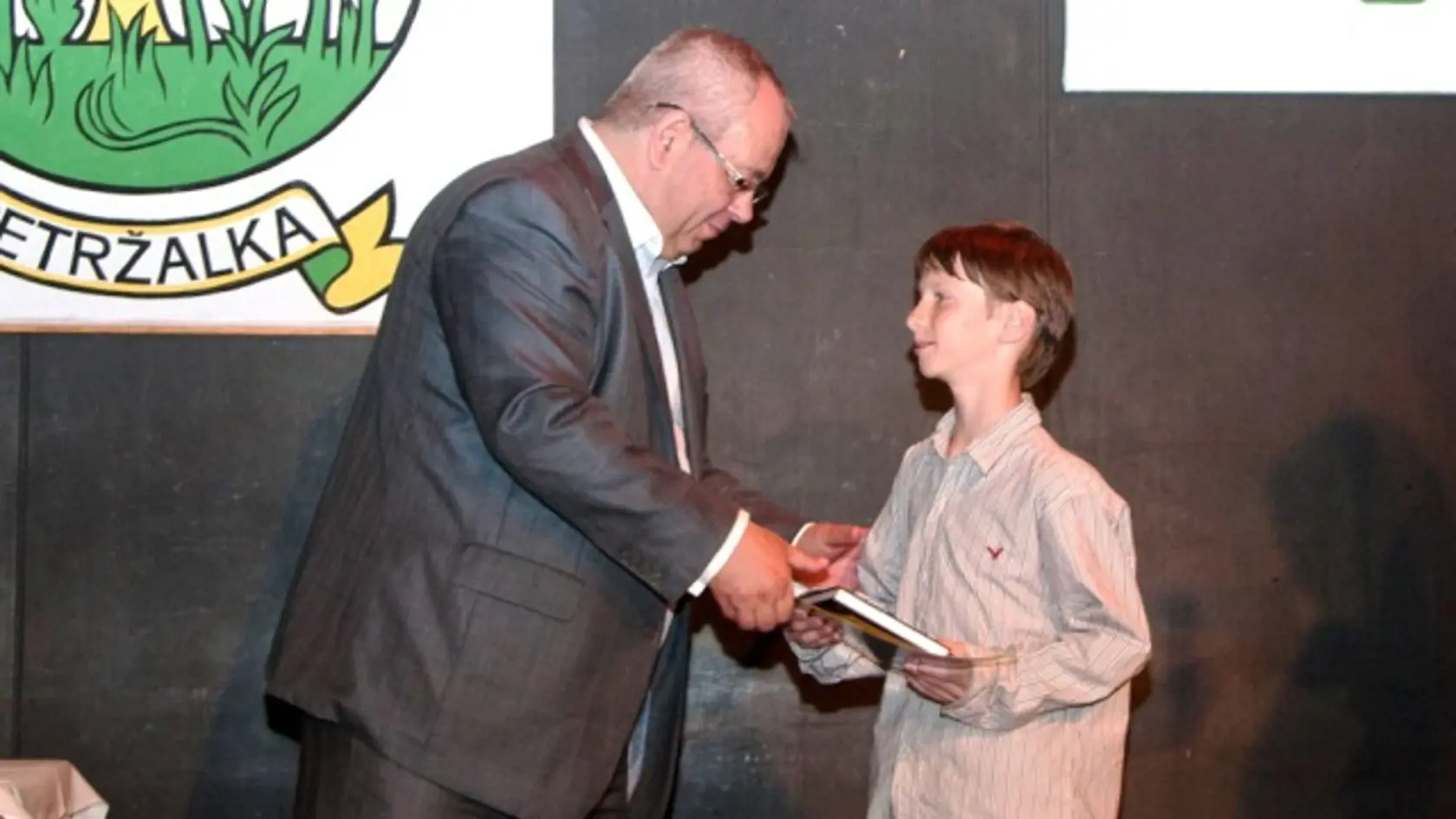 Lukáš Chovan:
Ocenenie si prebral od
starostu Petržalky
Vladimíra Bajana.