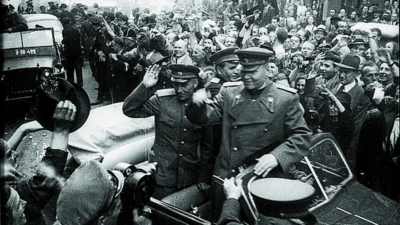 PRAŽSKÉ POVSTANIE Príchod maršala Koneva do Prahy. Moskva neuznáva úlohu, ktorú pri Pražskom povstaní zohrali vlasovci.