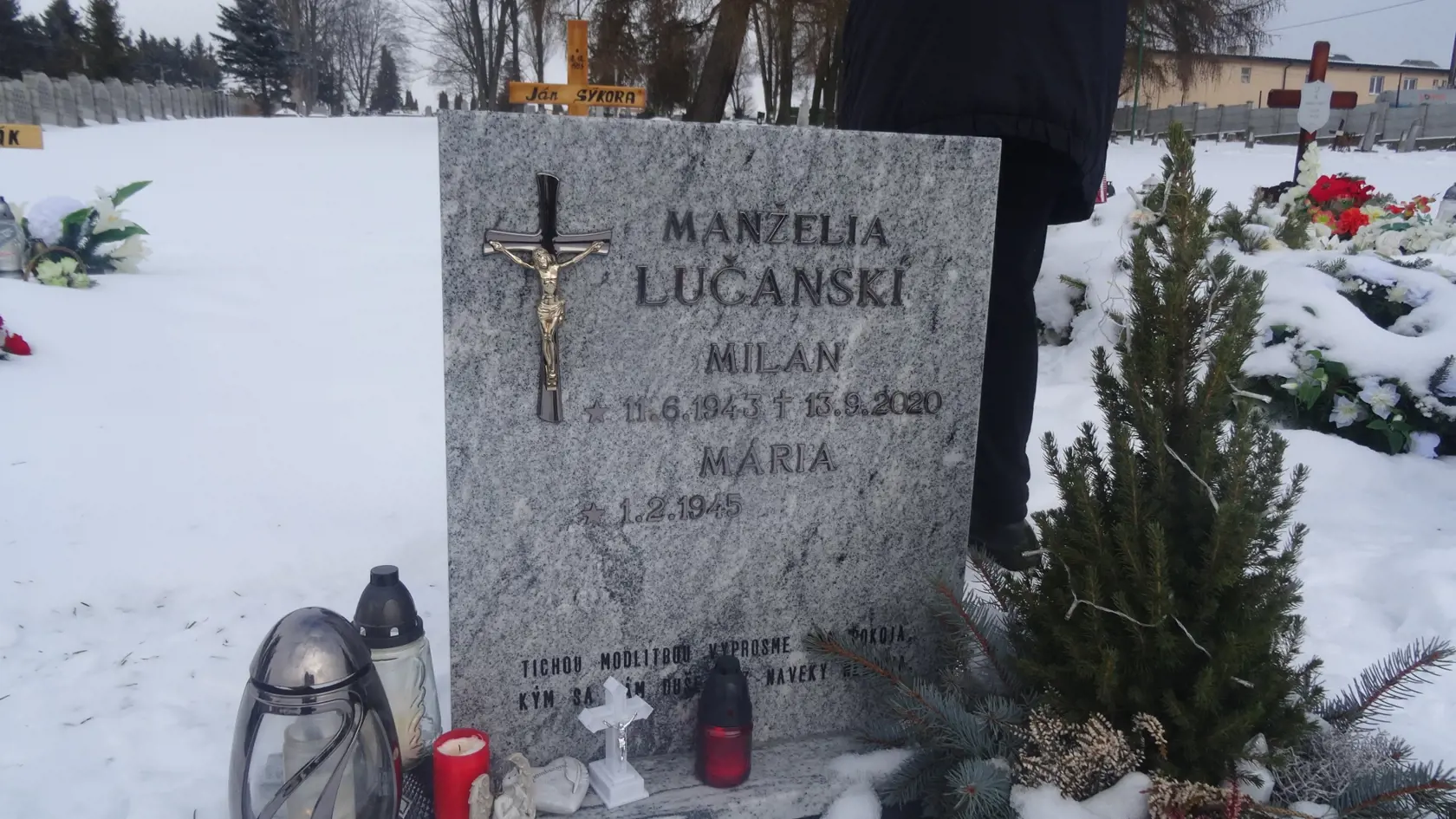 Hrob otca Milana Lučanského.