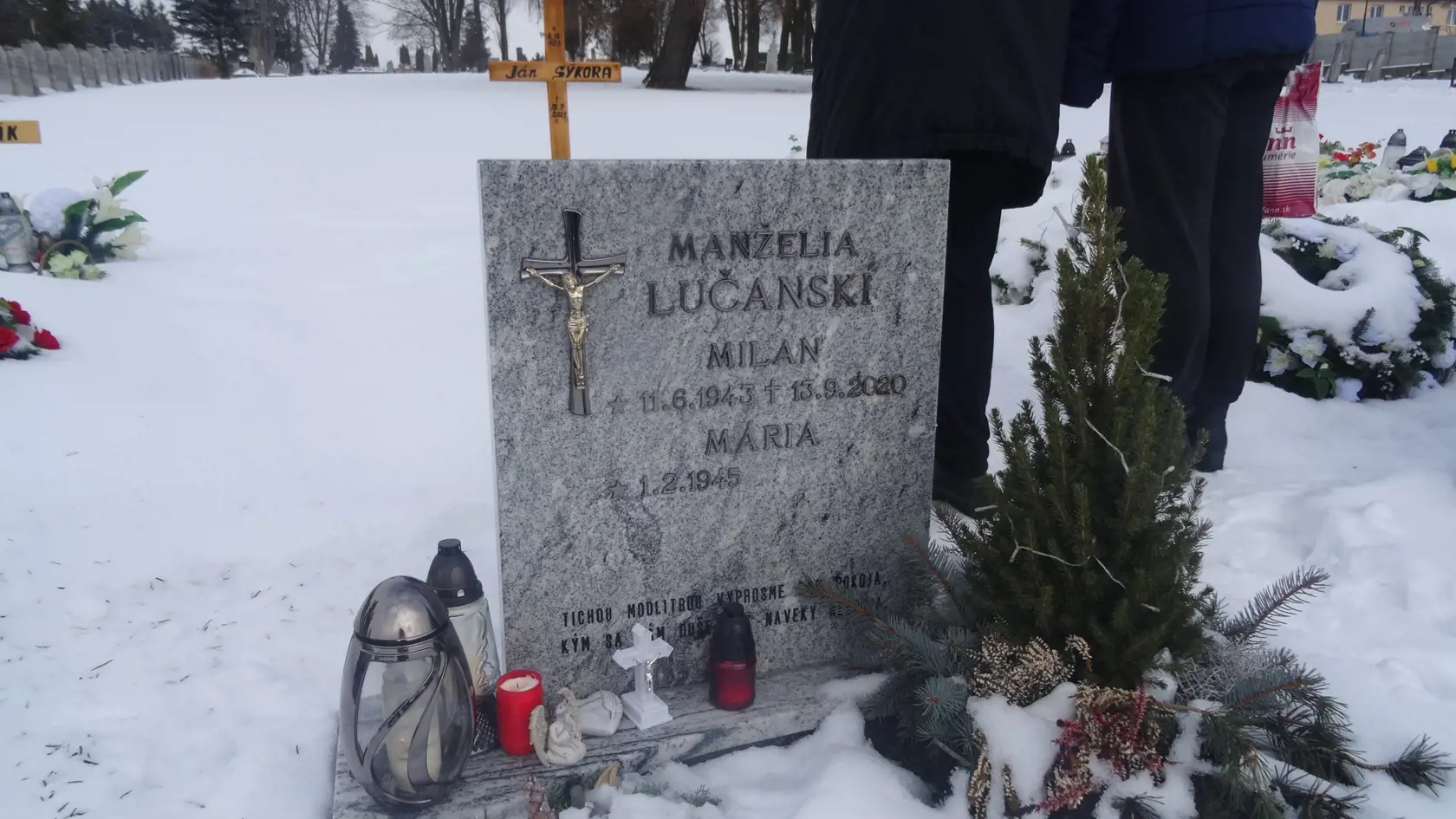 Hrob otca Milana Lučanského.