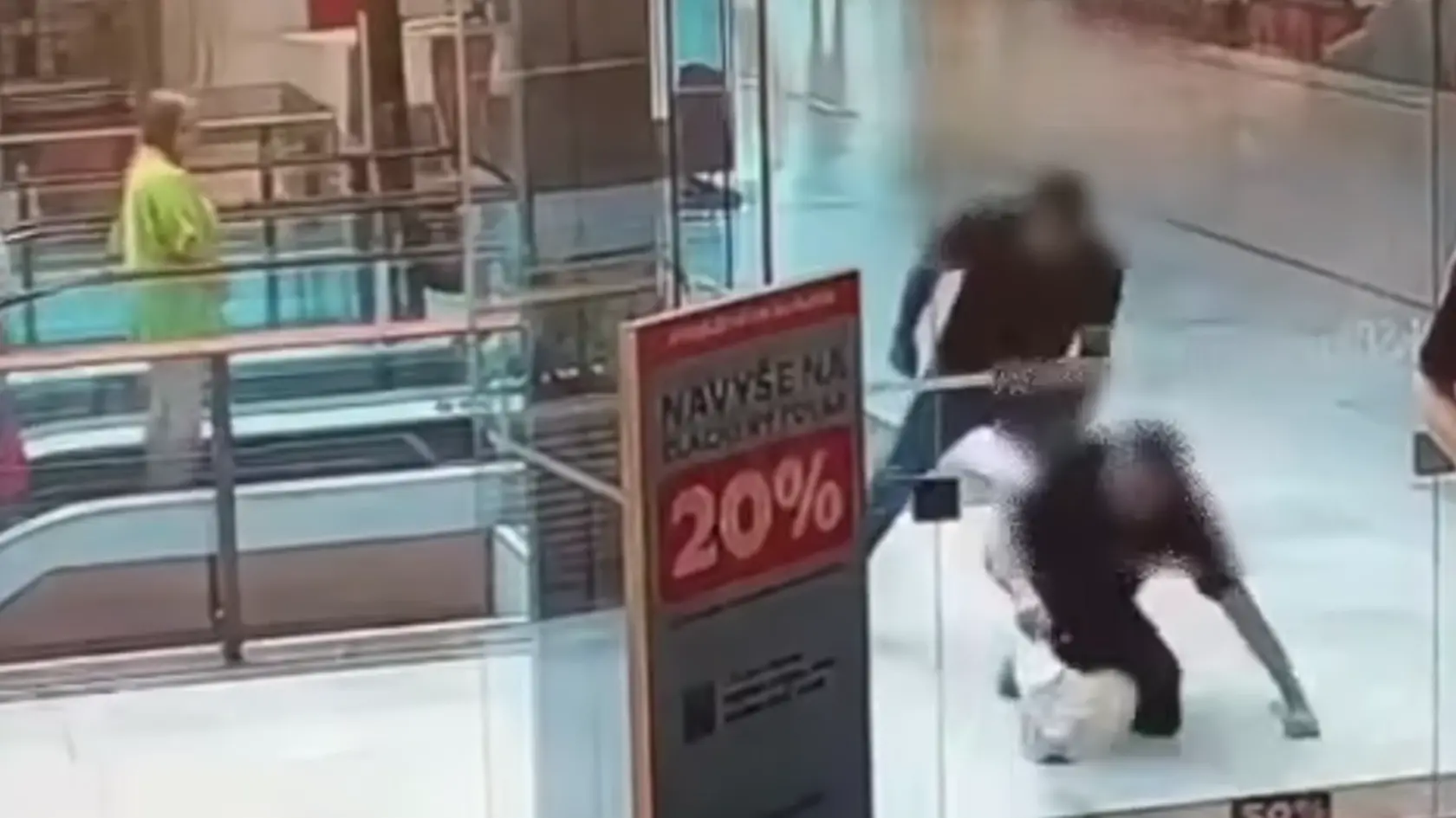 Muž napadol pracovníka SBS v Bratislave a ušiel.