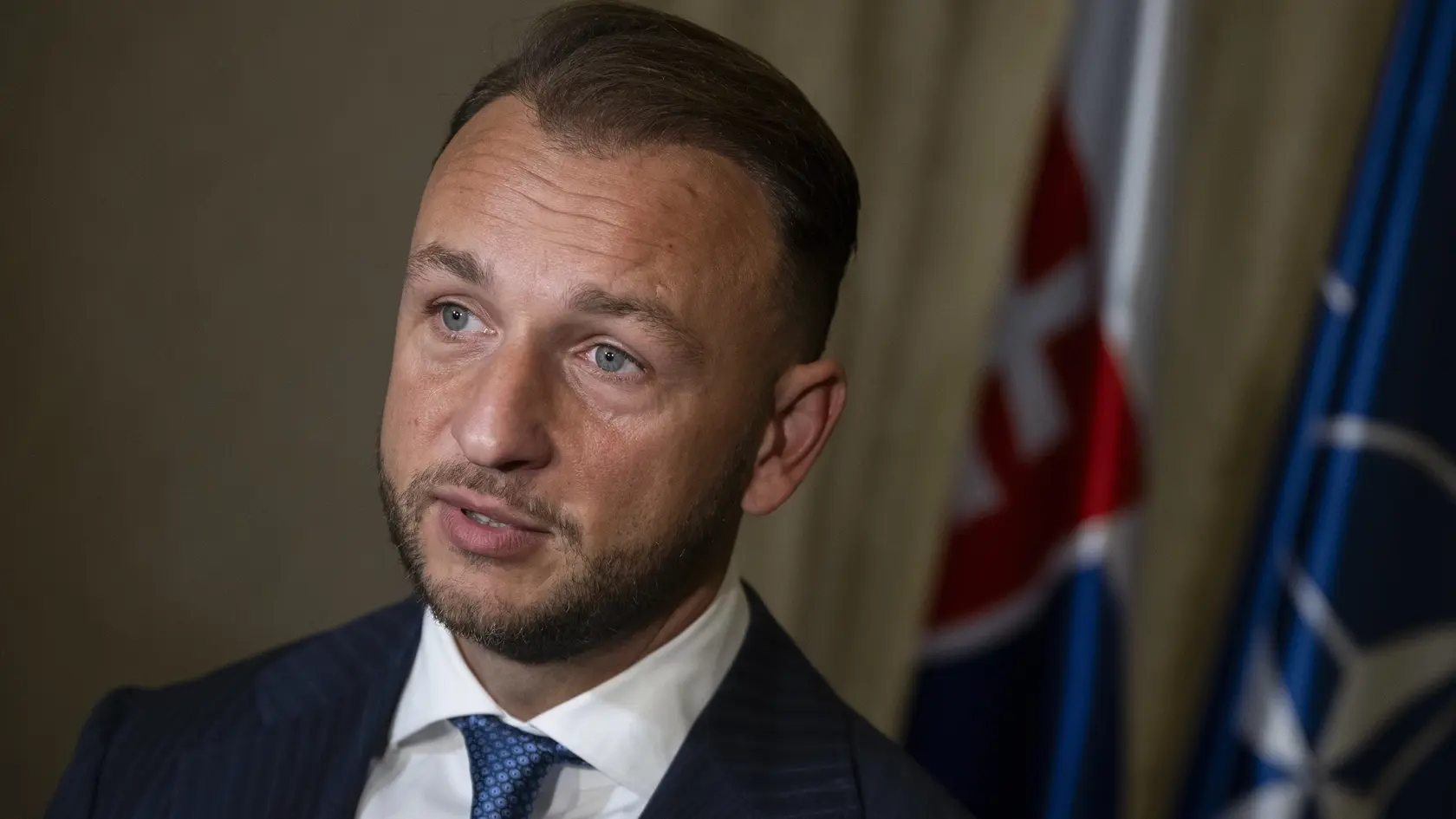 Na snímke minister vnútra SR Matúš Šutaj-Eštok (Hlas-SD) počas brífingu s novinármi na sympóziu NATO - strategického politicko-vojenského podujatia v Bratislave 12. novembra 2024.