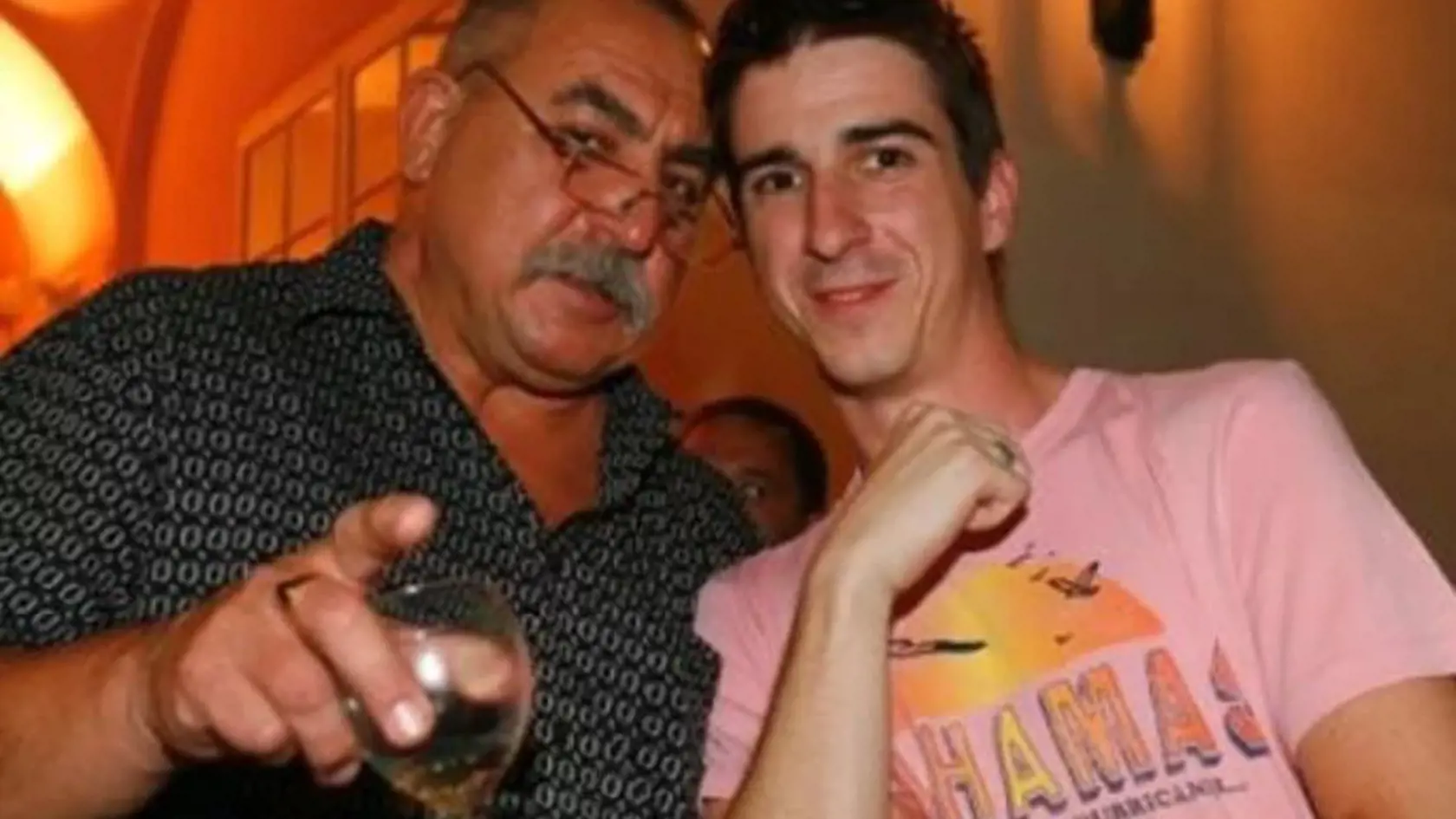 Andy Hryc so synom Hugom na archívnej snímke. 
