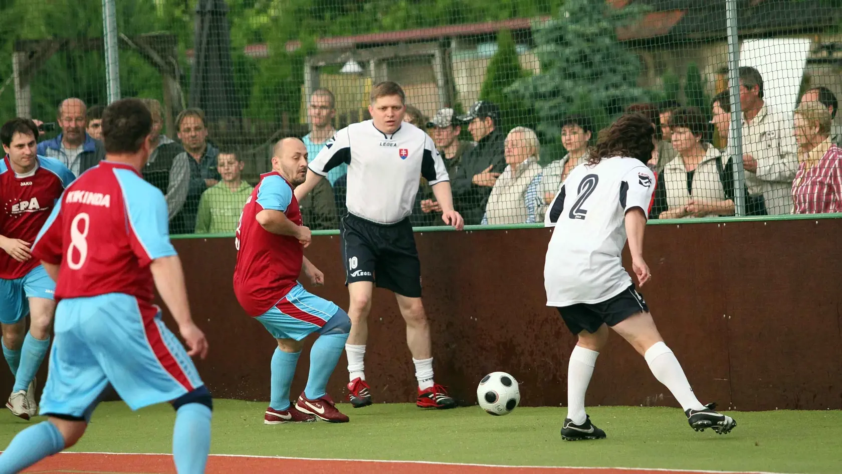 Robert Fico sa kedysi častokrát zabával futbalom.