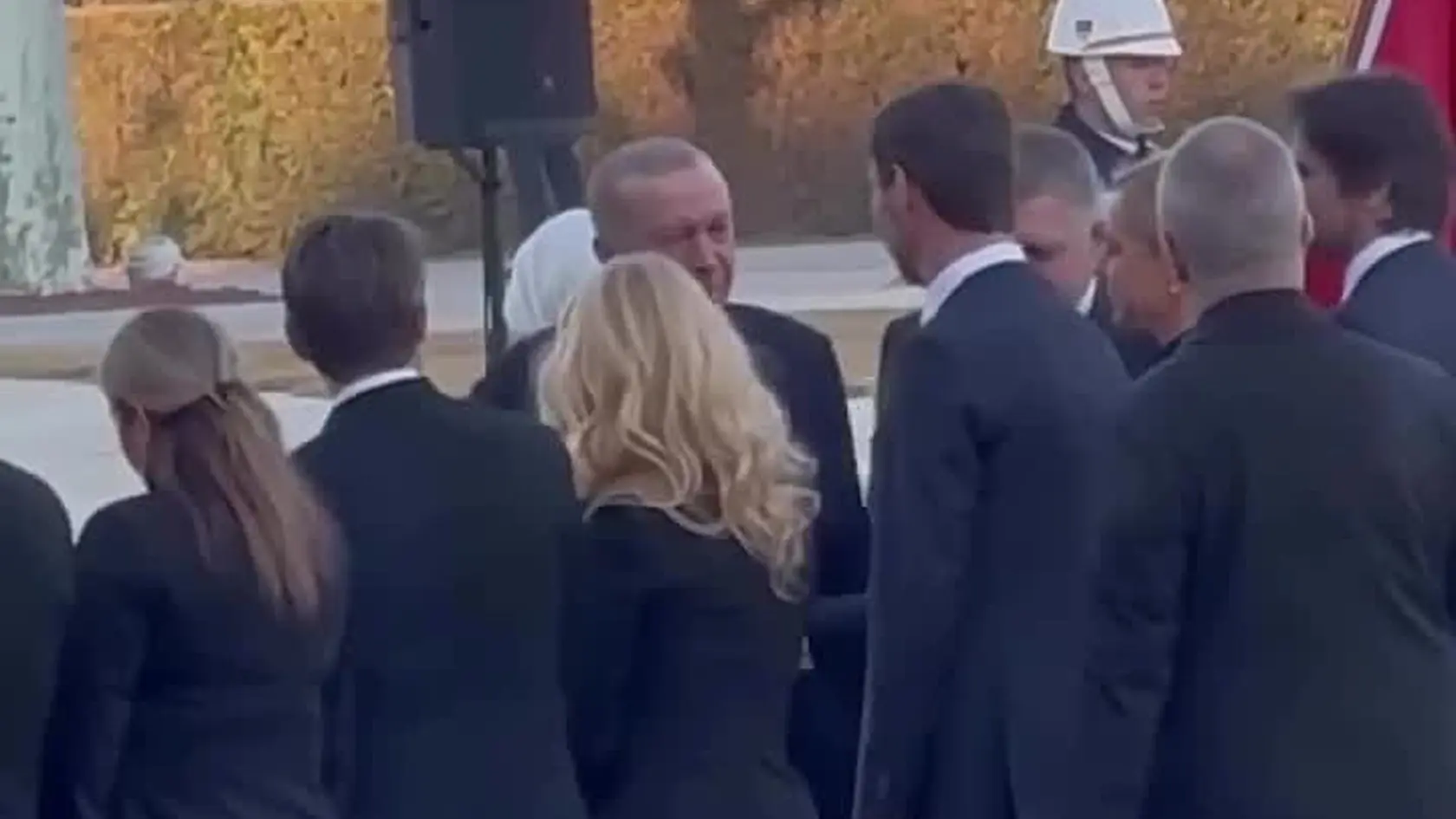 „Pozrite si ešte zopár záberov z mojej pracovnej cesty do Ankary, kde som spolu s ministrom kultúry a cestovného ruchu Tureckej republiky Mehmetom Nuri Ersoyom podpisovala Memorandum o porozumení," napísal Šimkovičová k videu, ktoré zverejnila na sociálne sieti Telegram.