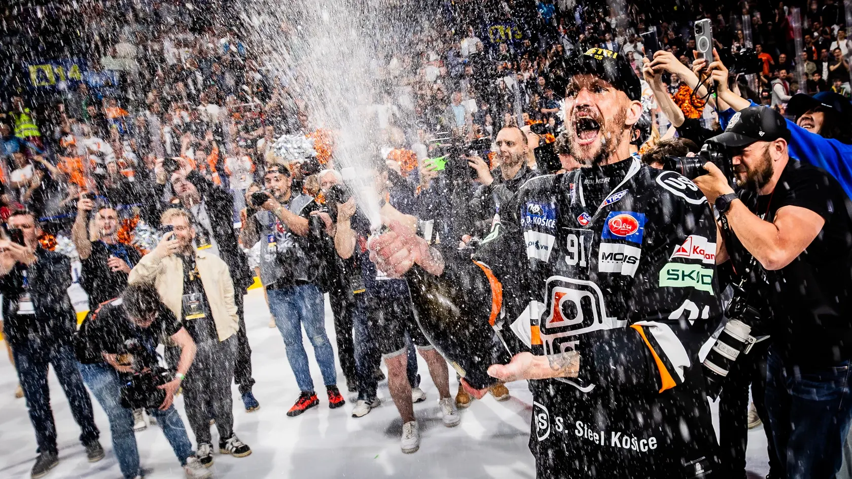 Siedmy zápas finále play off Tipos extraligy HC Košice - HK Nitra. Na snímke Michal Chovan.