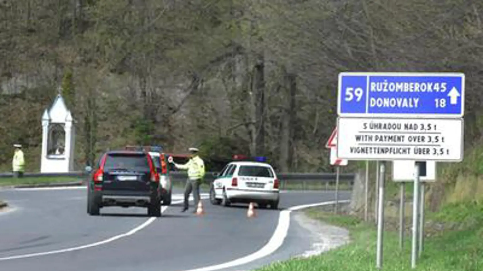 Polícia odstavuje dopravu na Donovaly