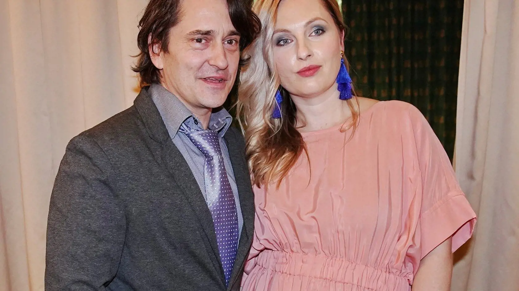 Český herec Saša Rašilov (46) sa druhýkrát oženil. Jeho manželkou sa stala partnerka Lída Němečková, s ktorou sú rodičmi malej Marušky.