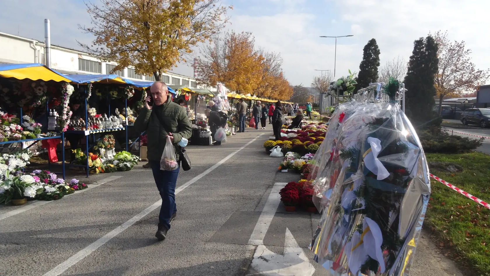 V Košiciach sme navštívili najväčšie trhovisko na Dominikánskom námestí a trh pri Verejnom cintoríne. Ceny a druhy tovaru sú rôzne, ale určite si tam každý nájde čo sa mu páči.