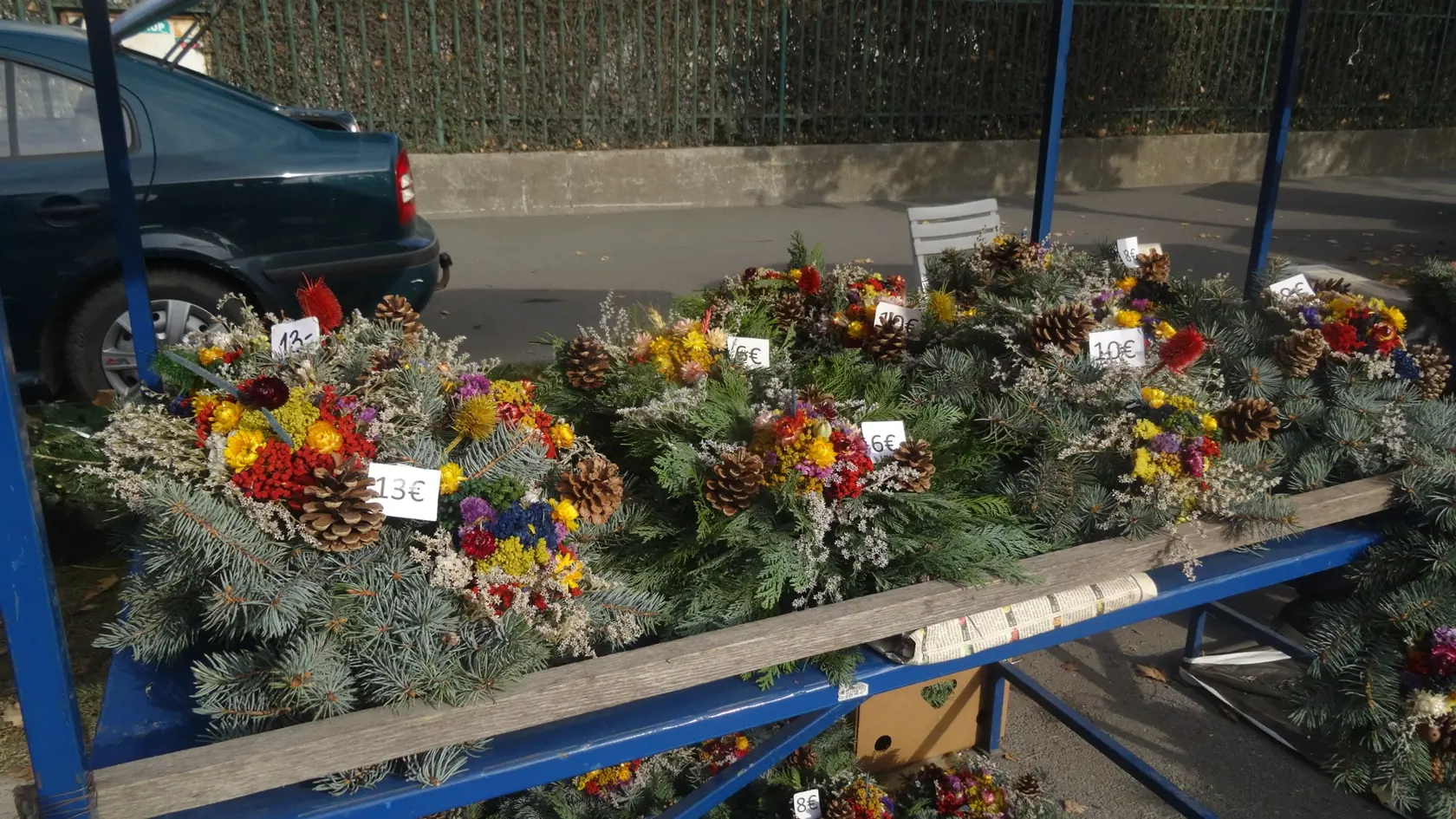 V Košiciach sme navštívili najväčšie trhovisko na Dominikánskom námestí a trh pri Verejnom cintoríne. Ceny a druhy tovaru sú rôzne, ale určite si tam každý nájde čo sa mu páči.
