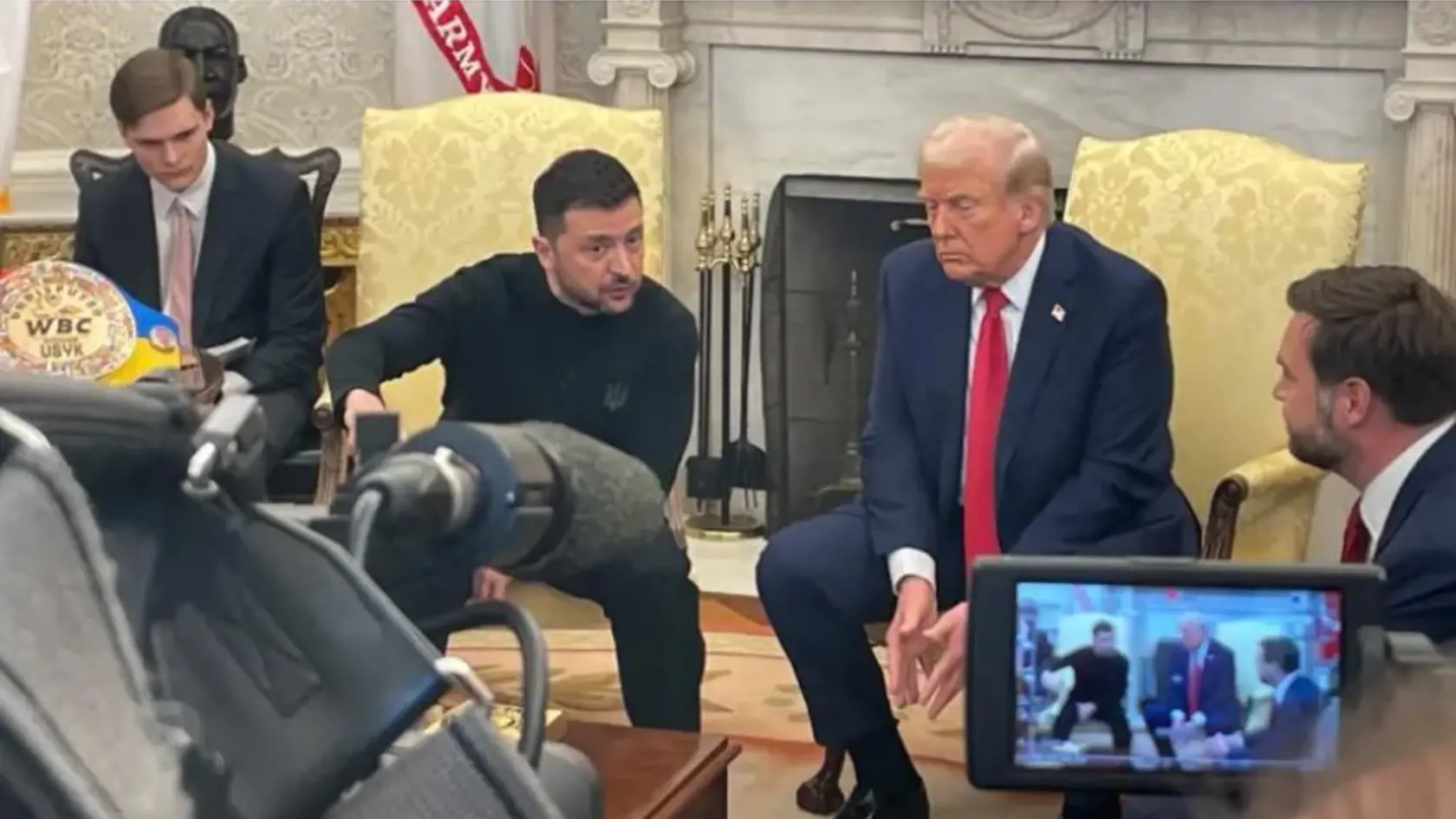Americký prezident Donald Trump povedal Zelenskému, že by mal byť vďačný a obvinil ho z hazardovania s treťou svetovou vojnou. 