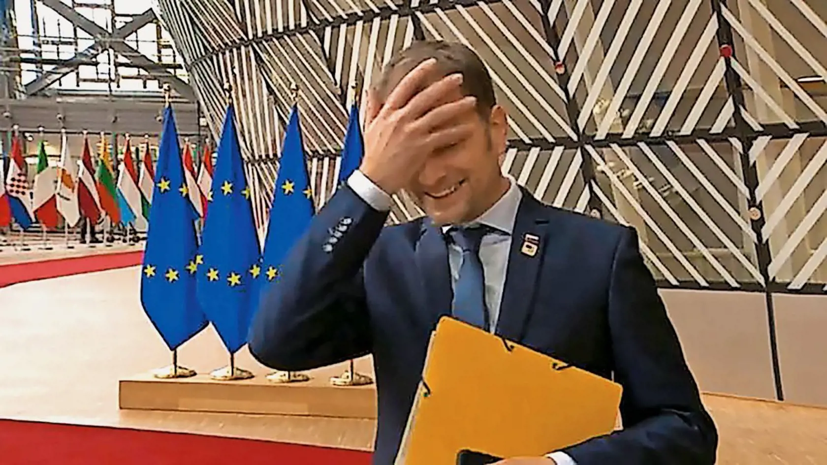 Minister hospodárstva Richard Sulík sa ponúkol, že prevezme rezort zdravotníctva. Igor Matovič reagoval kritikou.