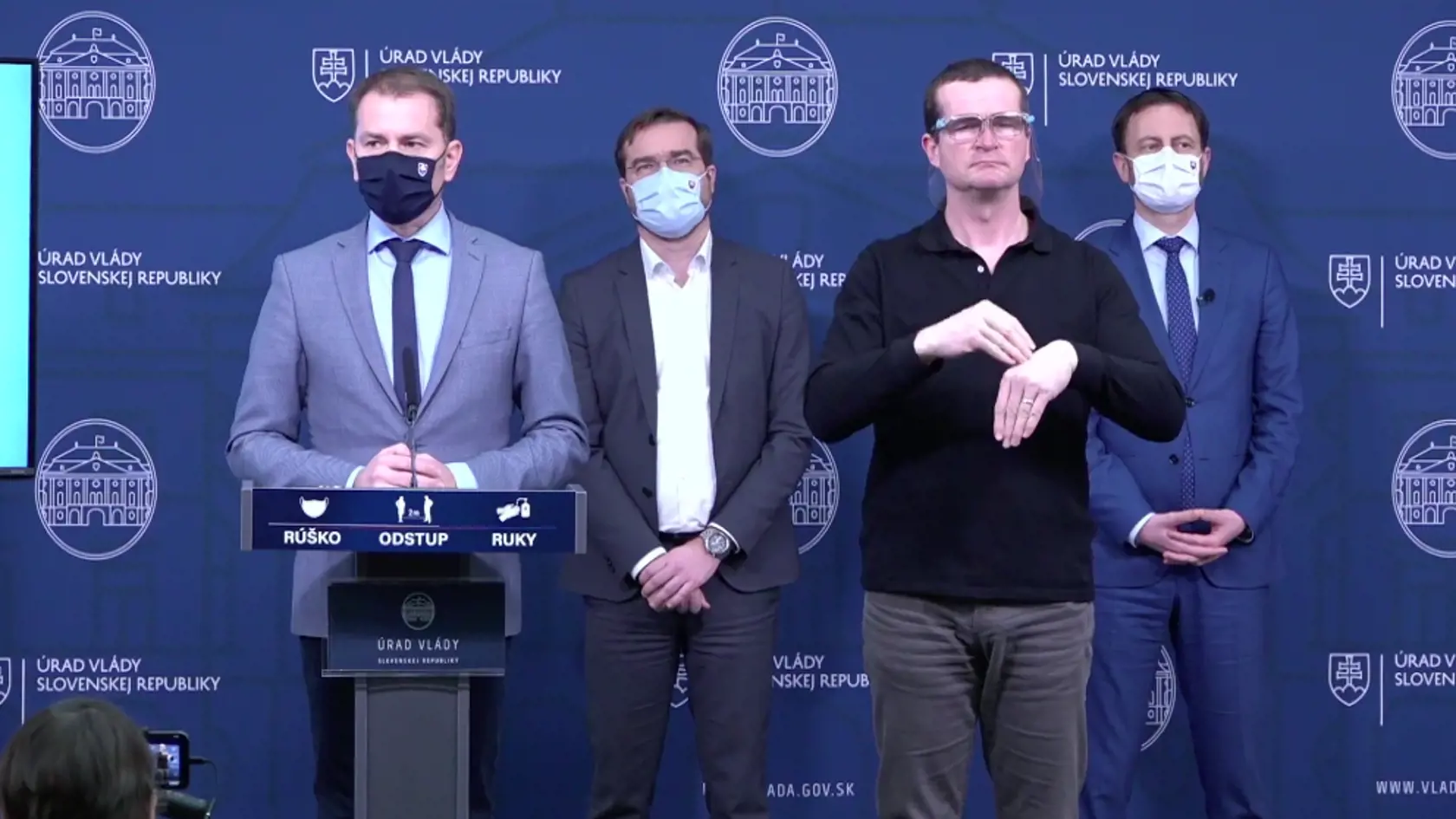 Minister hospodárstva Richard Sulík sa ponúkol, že prevezme rezort zdravotníctva. Igor Matovič reagoval kritikou.
