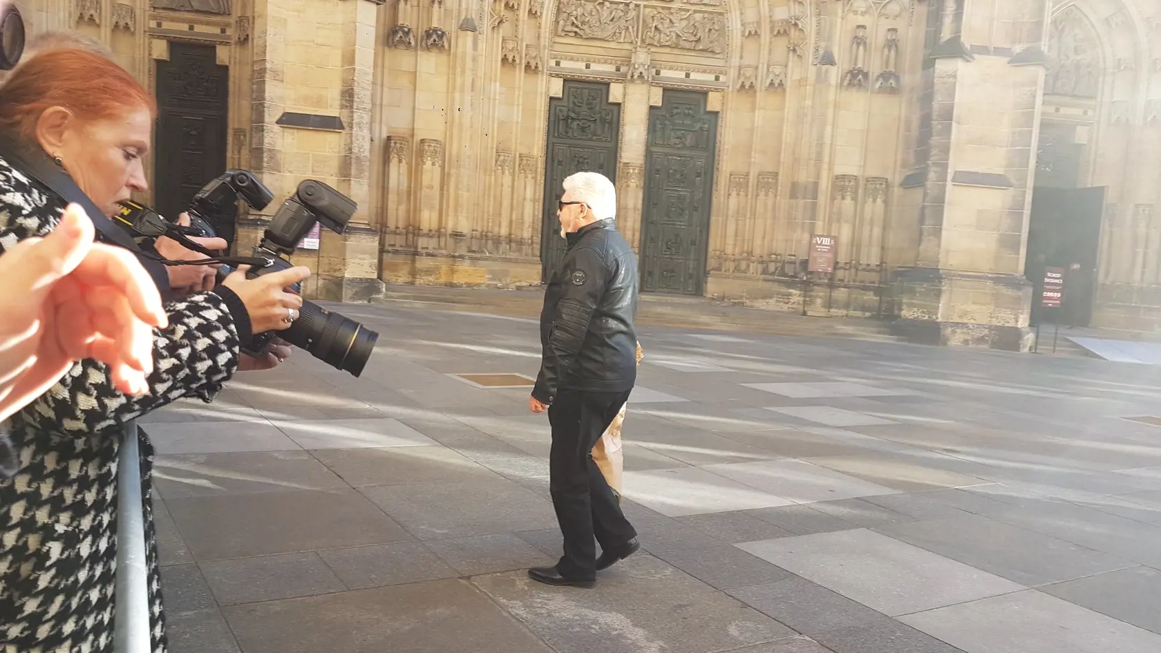 Najväčšie prekvapenie: Na poslednú rozlúčku s majstrom Gottom dorazil na pozvanie jeho manželky aj Milan Drobný, ktorý proti nej neraz intrigoval.
