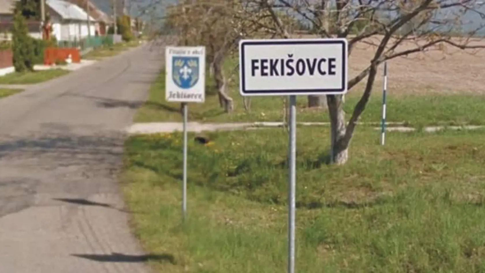 Jeden fanúšik obce dokonca ukradol tabuľu  pri vstupe do Fekišoviec.