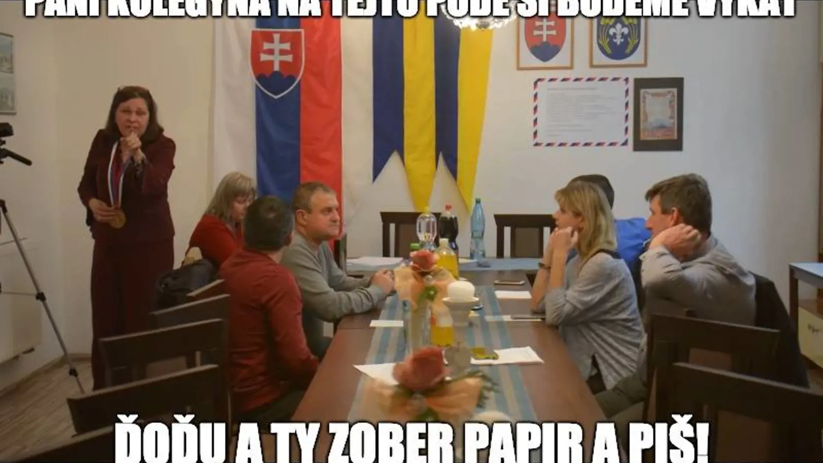 Vtipkári nezaháľali.