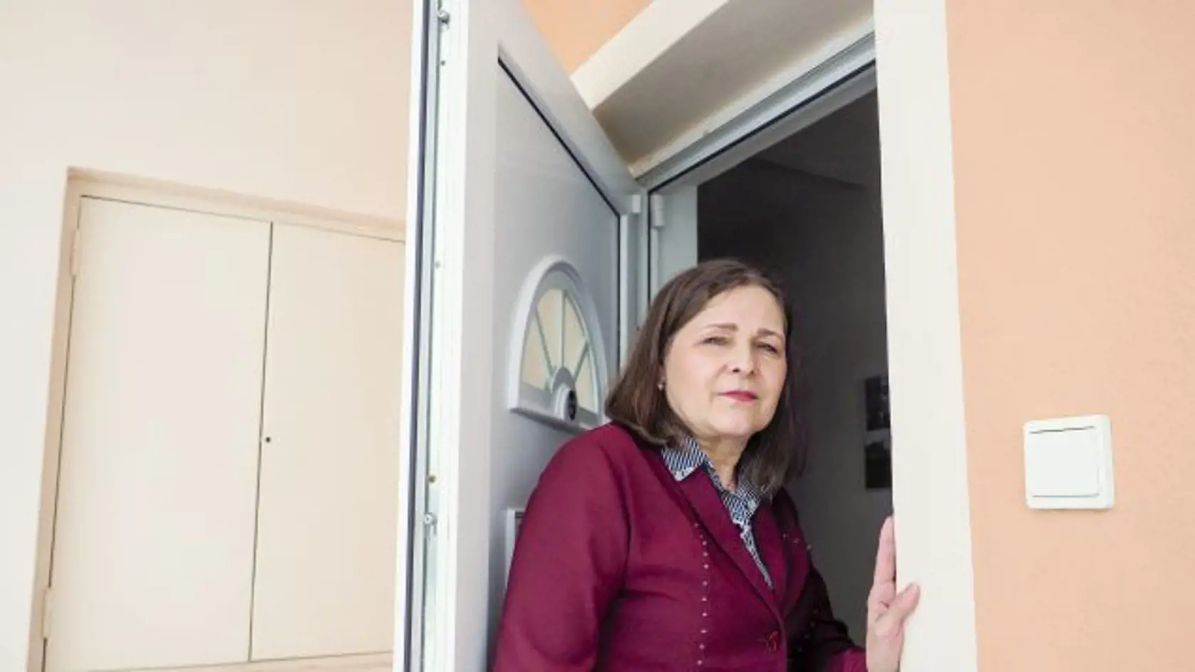 Z obecného úradu nikoho nevyháňa aj napriek tomu, že teraz na slušné Slovensko neverí. 