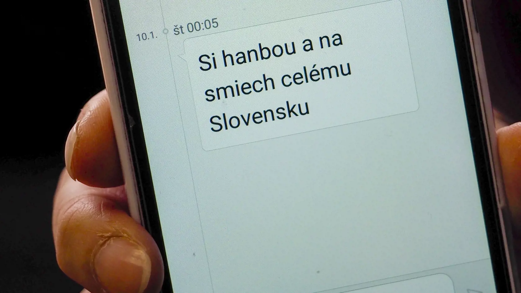 Starostke Fekišoviec prichádzajú na mobil podobné SMS-ky. Niektoré sú podstatne vulgárnejšie.
