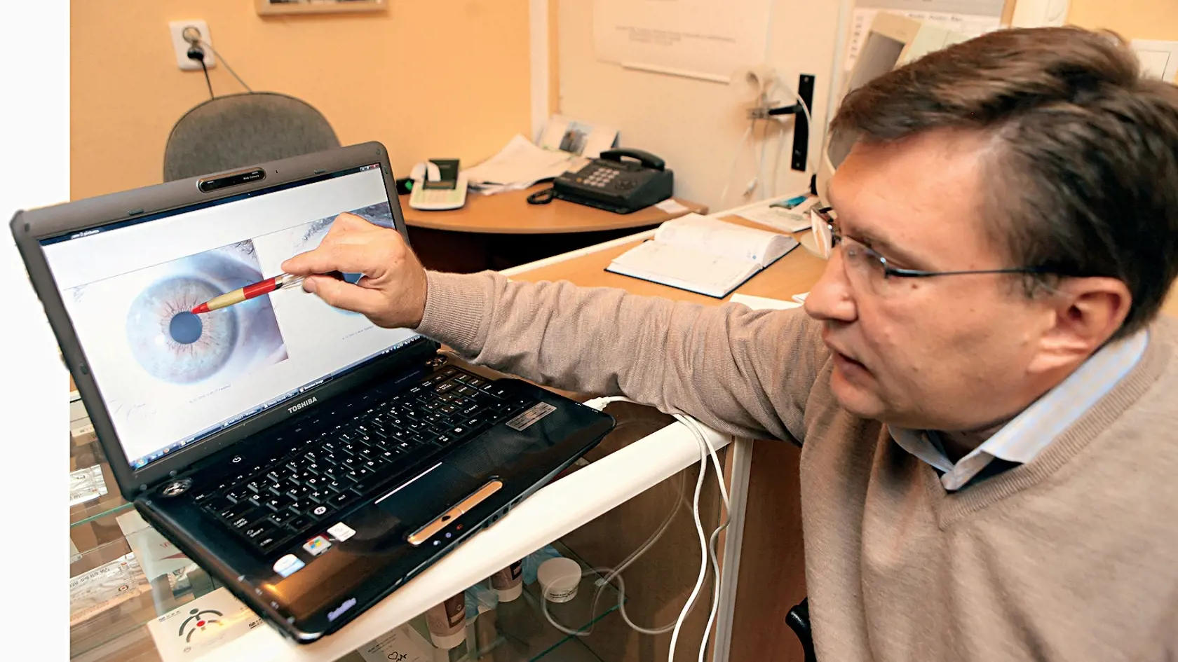 MUDr. Alexander Fesenko, lekár, doktor, irisdiagnostika, diagnostika pomocou snímania očnej dúhovky