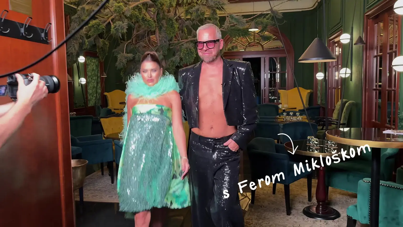 Nová epizóda relácie Za oponou s Ferom Mikloškom už čoskoro!