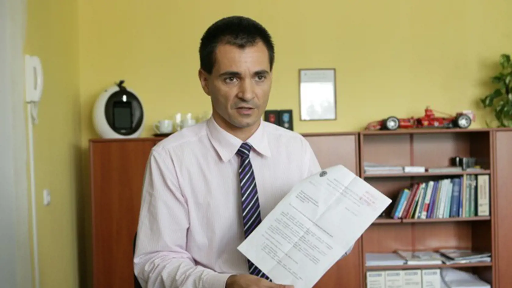 Starosta Pereša: Všetci zamestnanci úradu v Pereši dali výpoveď
Jozef Karabin dnes pracuje
na úrade sám, zamestnanci
dali výpovede.