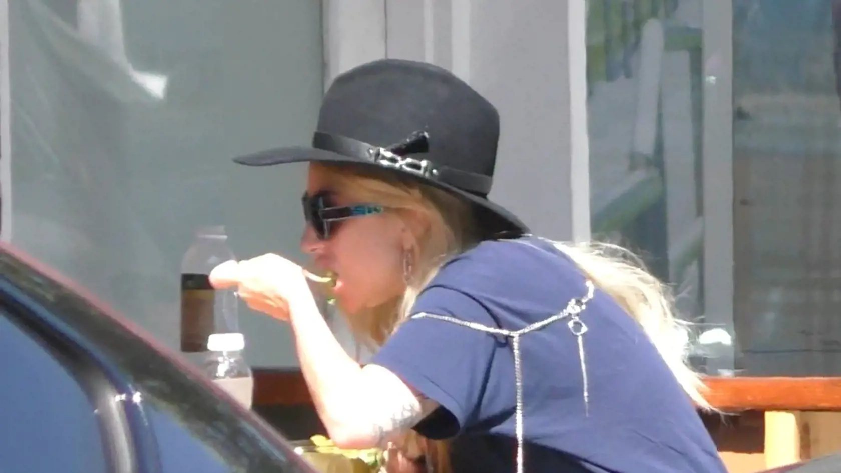Lady Gaga enjoys lunch outside at Kreation juice in Beverly Hills, Los Angeles. Pictured: Lady Gaga, Image: 345369473, License: Rights-managed, Restrictions: -ALLCOUNTRY,-StpFmP, Model Release: no, Credit line: Profimedia, Splash