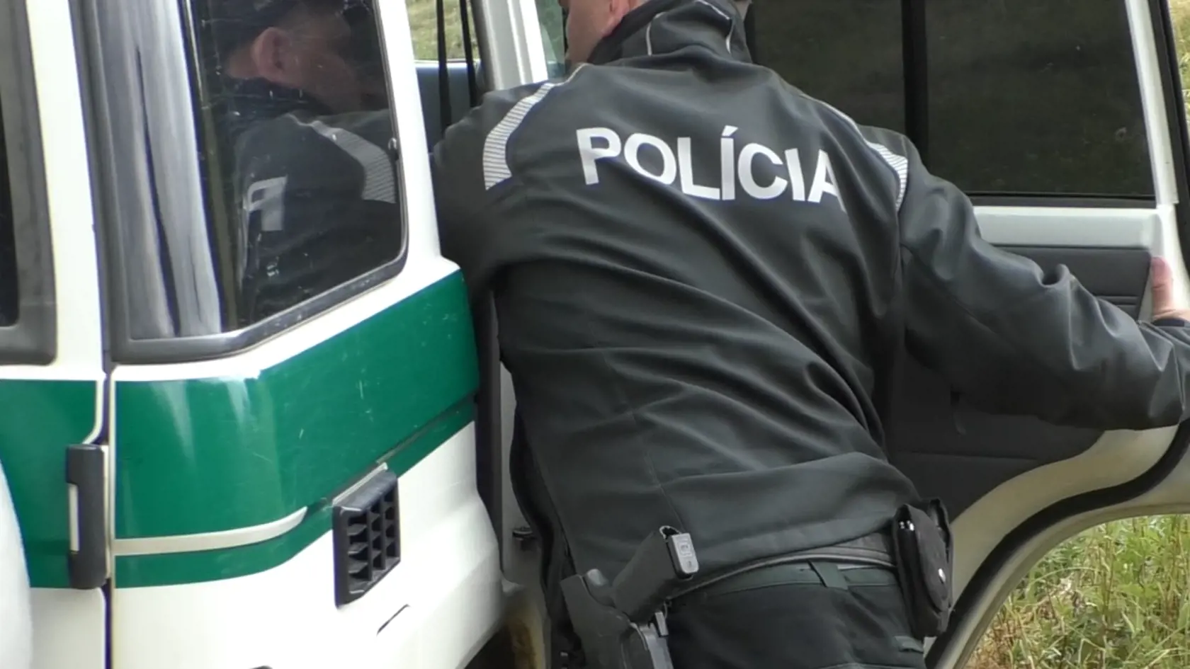 Pred dvoma rokmi hraničná polícia v rámci bežnej kontroly slovensko-ukrajinskej hranice zastavila auto pred obcou Stakčín (okr. Snina). V tom okrem aktuálne nezvestného prevádzača sedeli štyria jeho krajani.