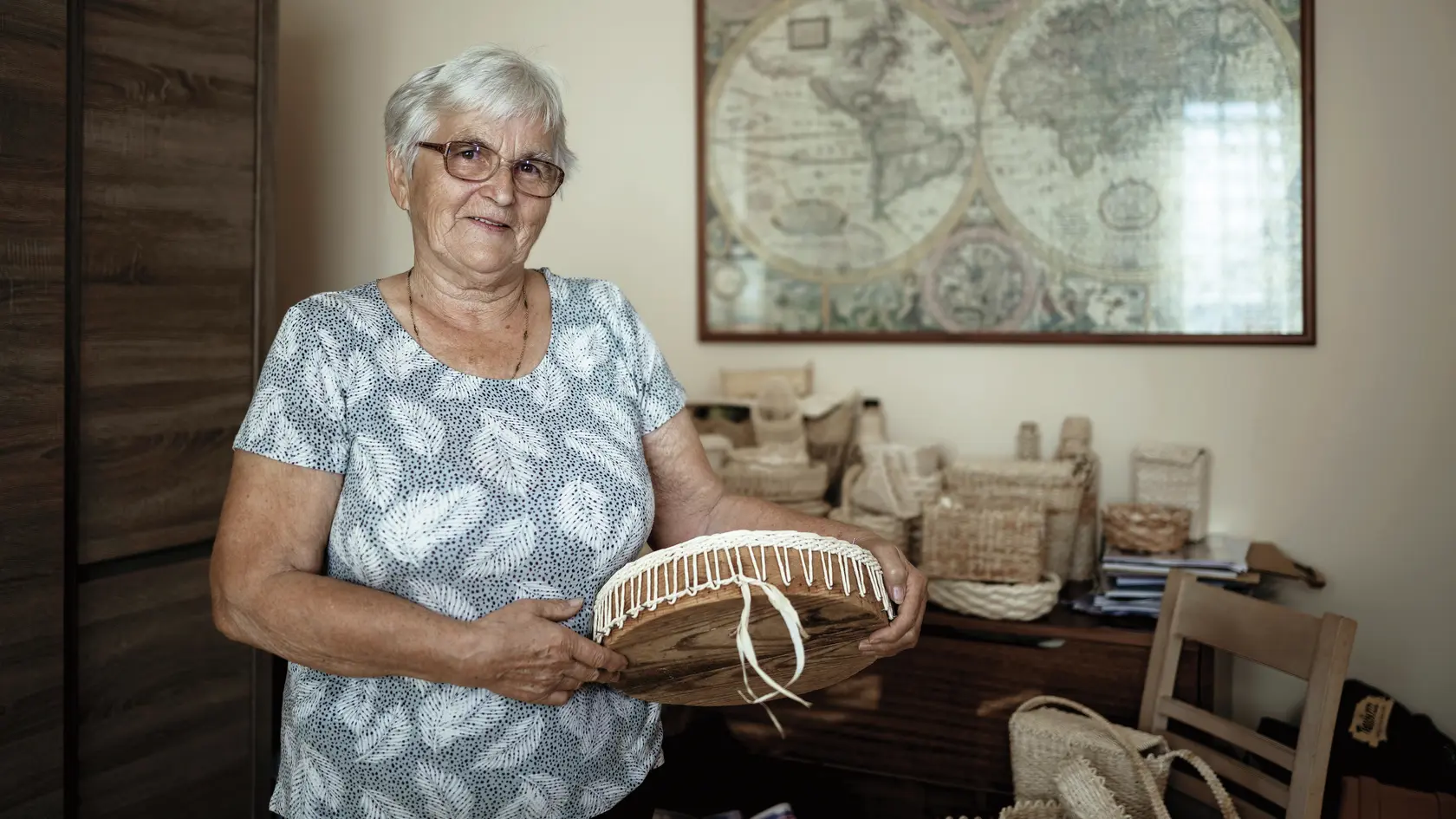 VALÉRIA GYÜRÜSIOVÁ s formou na ozdobný košík. Bez foriem by veľa výrobkov nemalo ten správny tvar.
