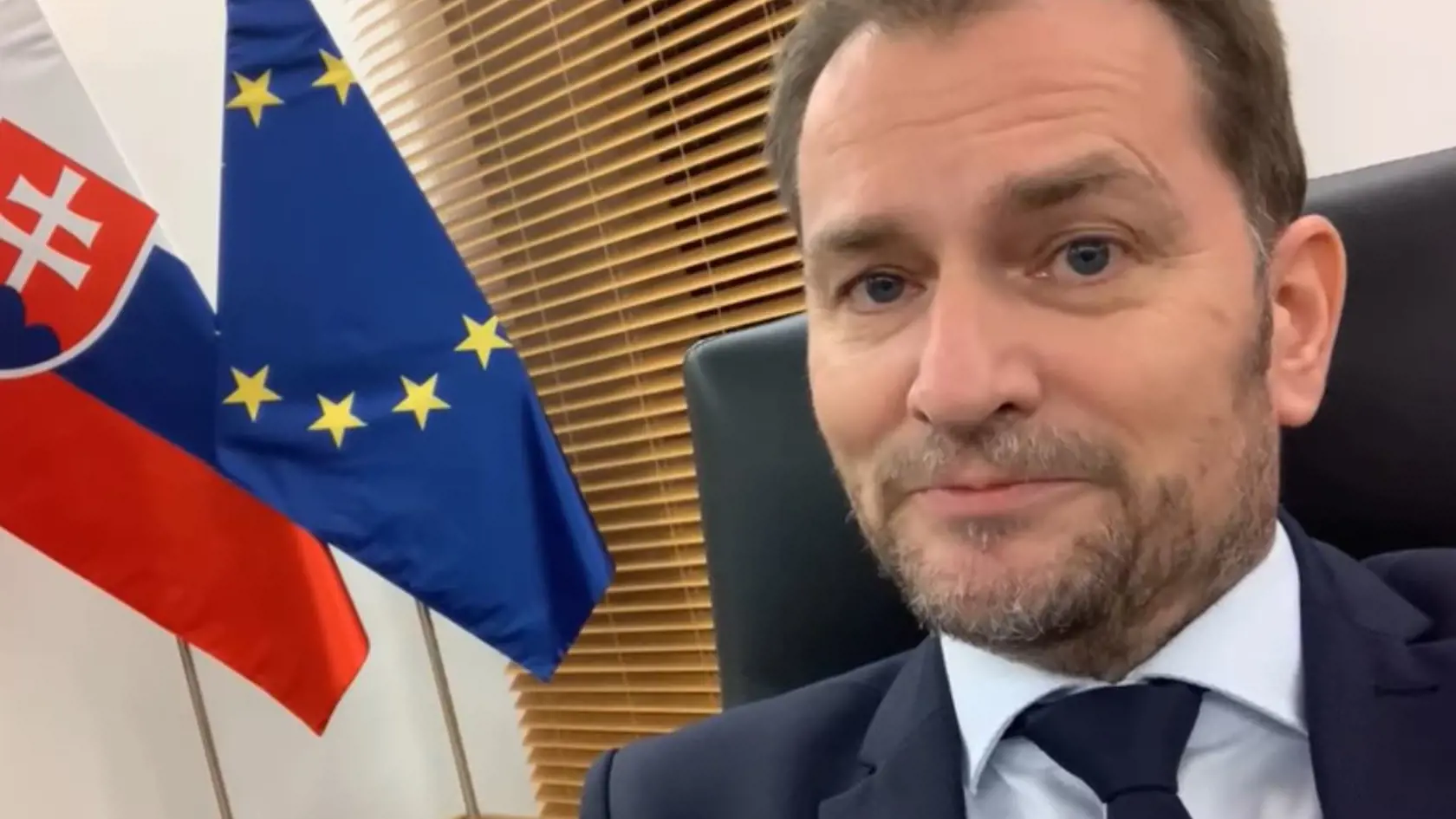 O tom, či by ľudia chceli vakcínu Sputnik, dal premiér hlasovať na sociálnej sieti.