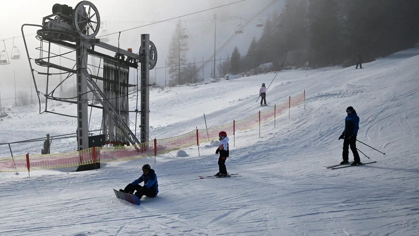 Na snímke lyžiarske stredisko na Štrbskom Plese vo Vysokých Tatrách 31. decembra 2024.