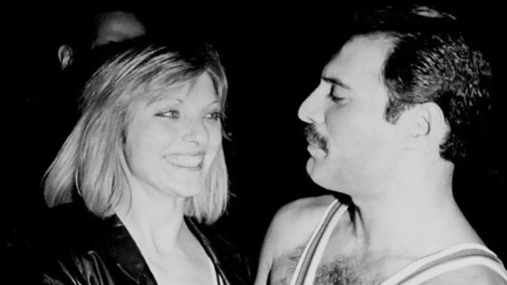 Freddie Mercury a jeho ex snúbenica Mary Austin. 