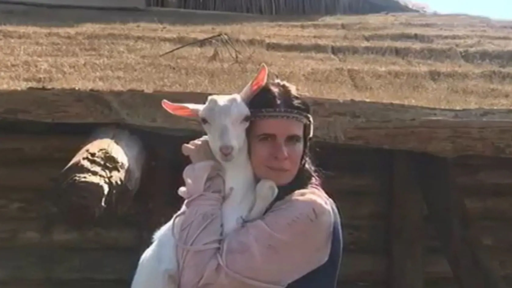 Zuzana Fialová si obľúbila kozliatko menom Bogdan.