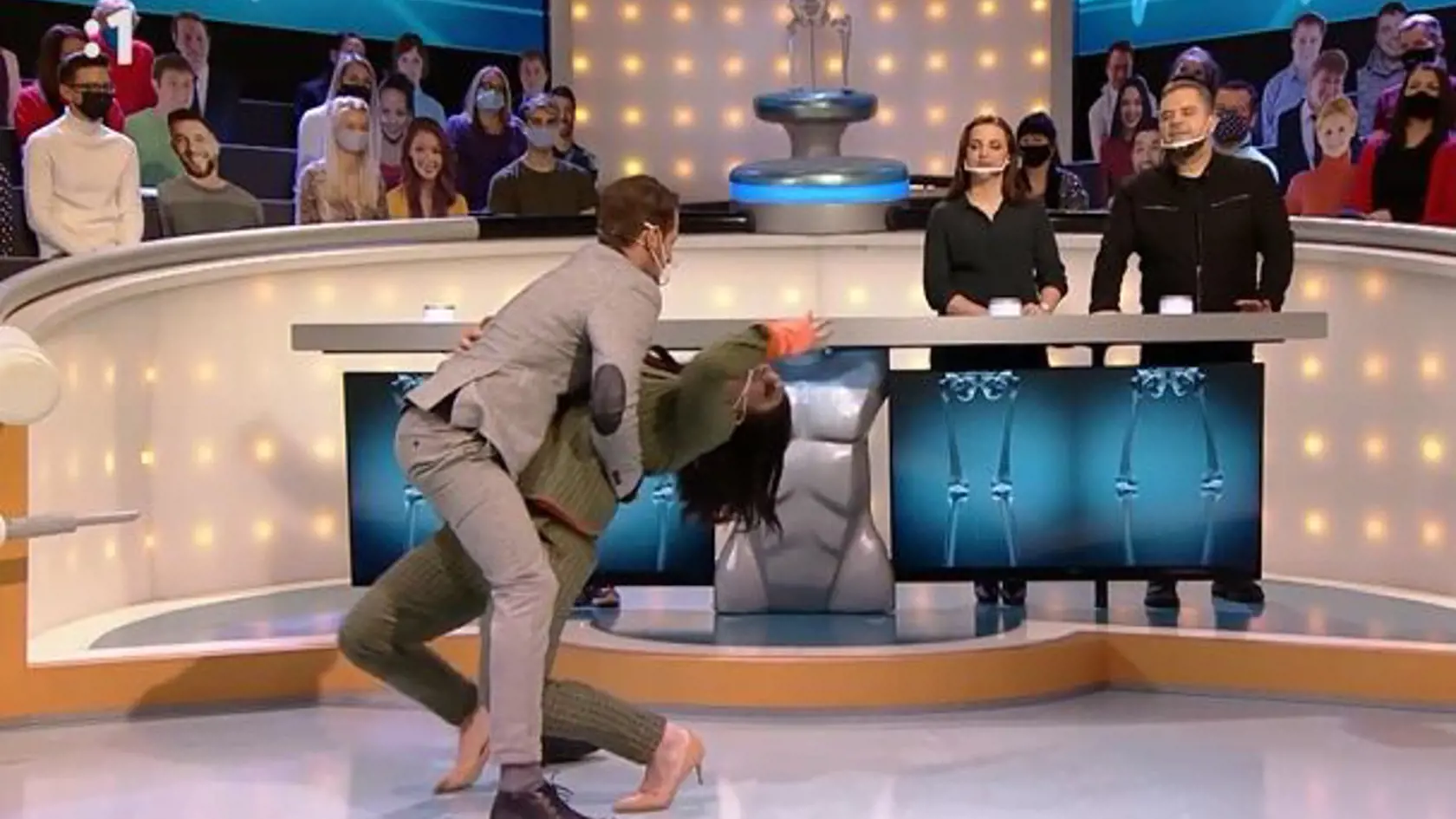 Zuzana takmer spadla...