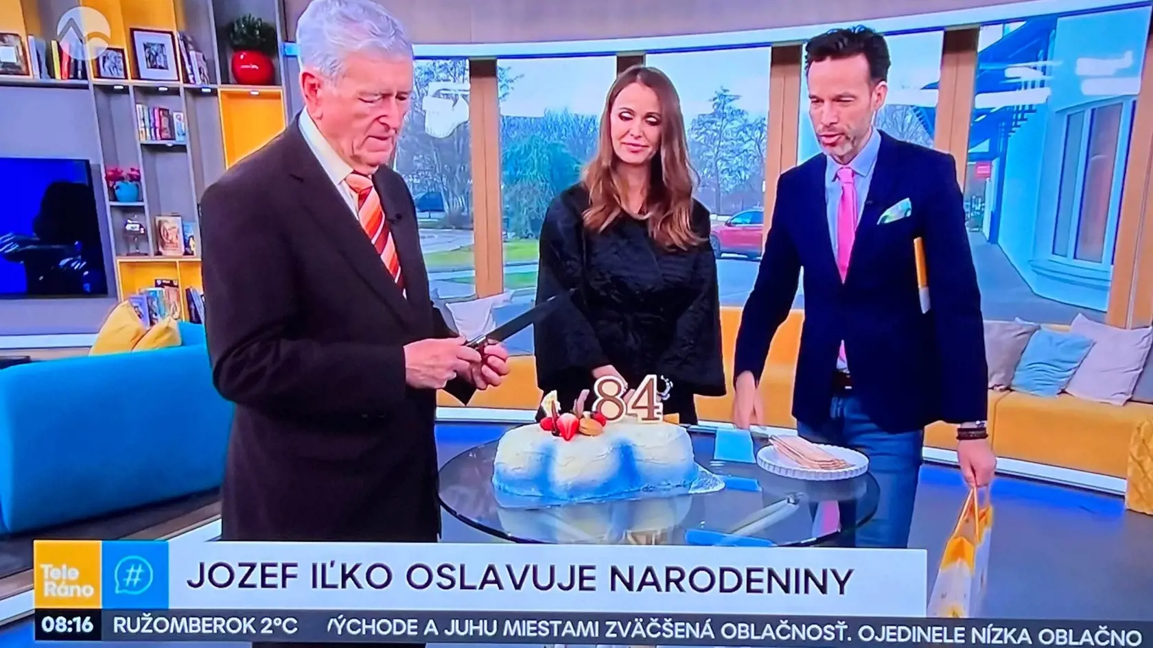 Meteorológ Jozef Iľko oslavoval 84 rokov. V Markíze mu prichystali veľké prekvapenie! Pomenovali po ňom most, na ktorom pravidelne hlási počasie.