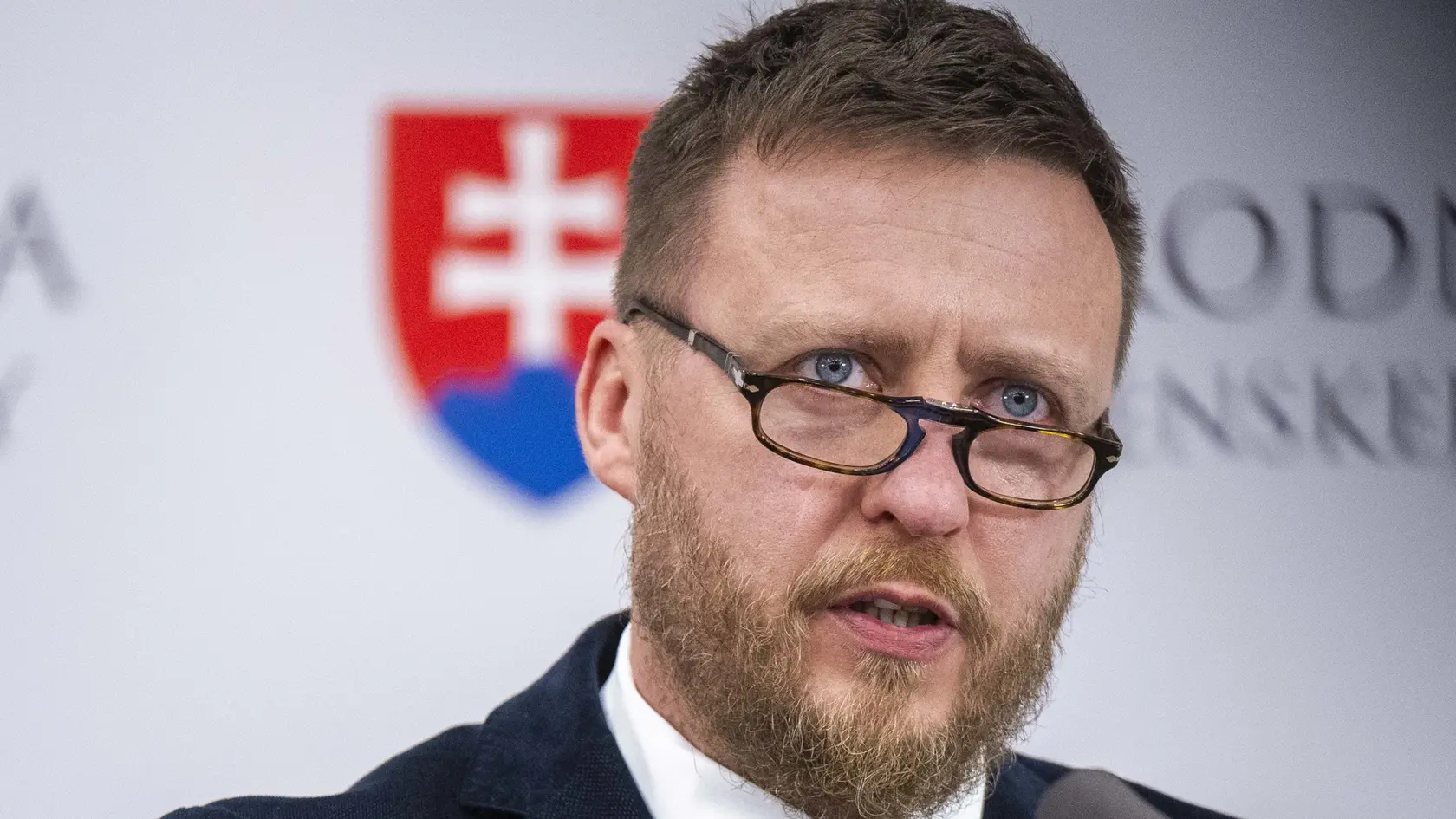 Na snímke splnomocnenec vlády pre prešetrenie pandémie Covid-19 Peter Kotlár počas tlačovej konferencie na tému - Výsledky analýzy šarží vakcín používaných proti ochoreniu Covid-19.