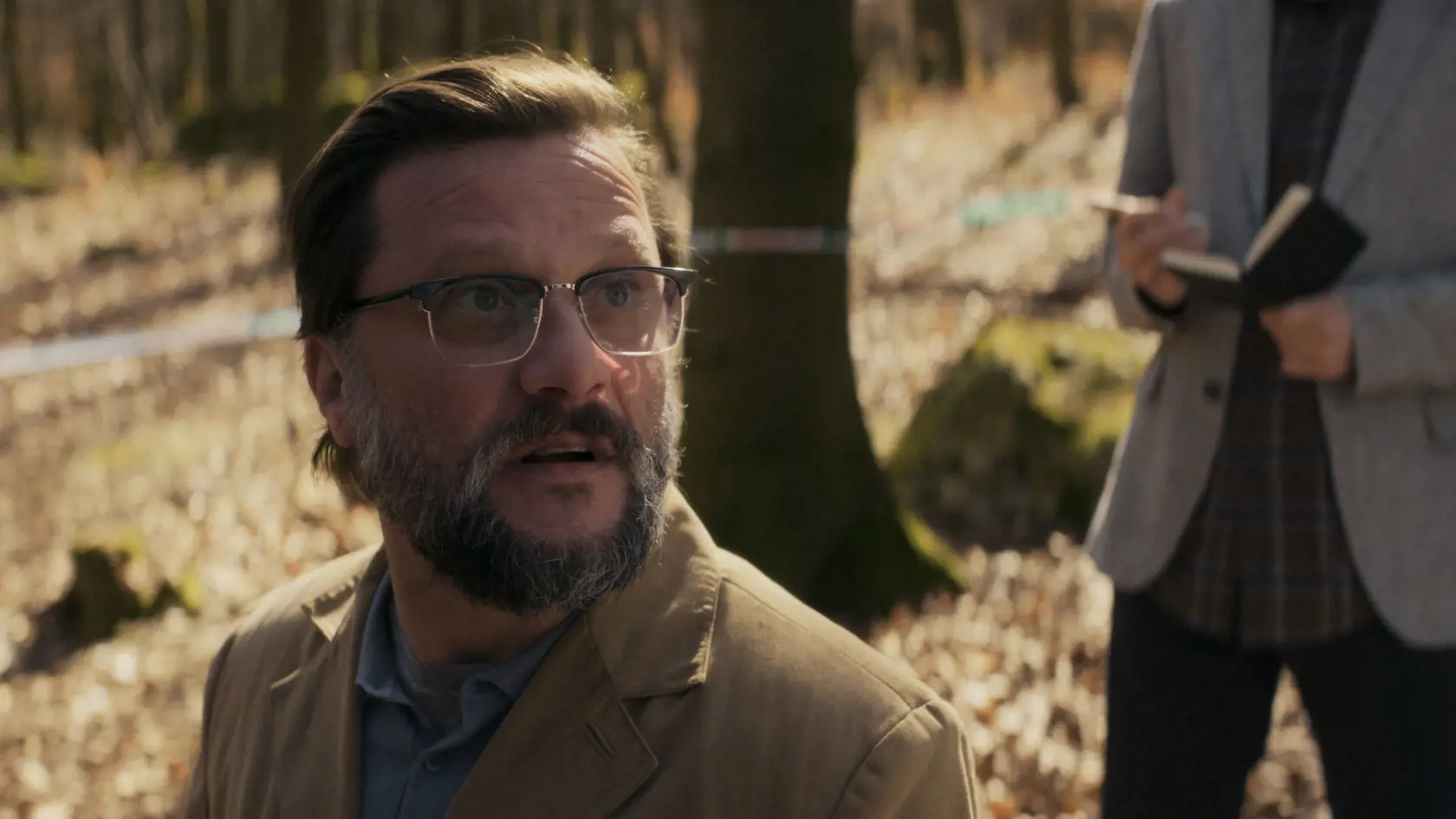 Marek Geišberg ako policajný vyšetrovateľ vo filme ČERNÁK. 