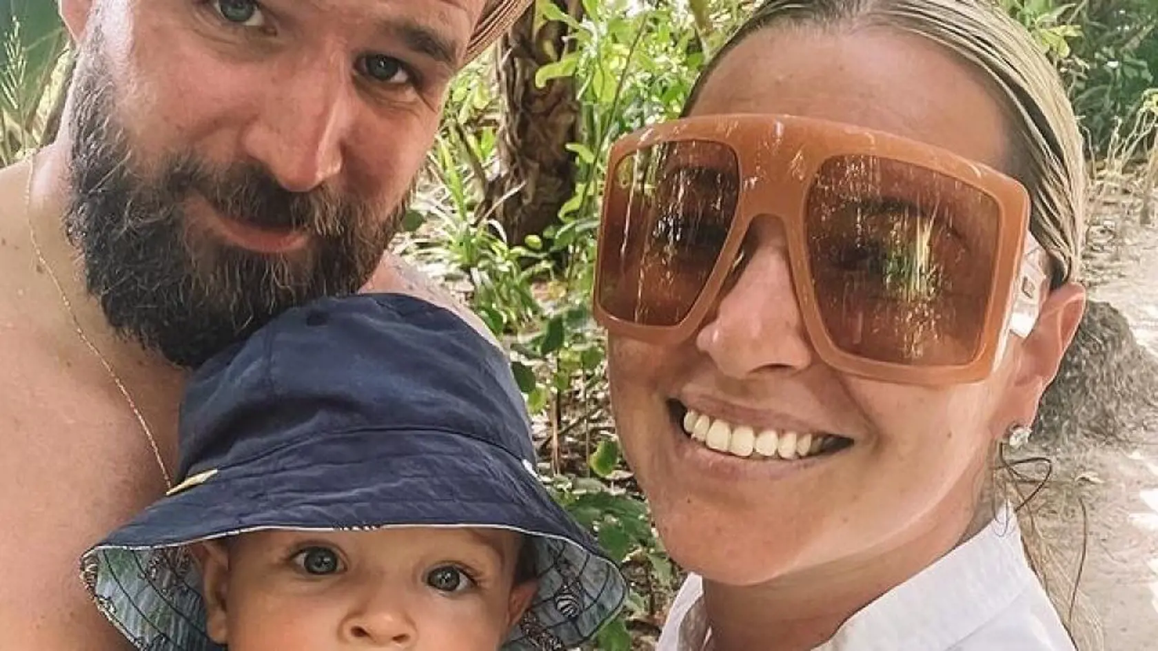 Cibulková si momentálne užíva pobyt v exotike. Botošovi sa nepozdáva, že zatiaľ čo tzv. celebrity a politici môžu cestovať, pre bežných občanov platí niečo iné.