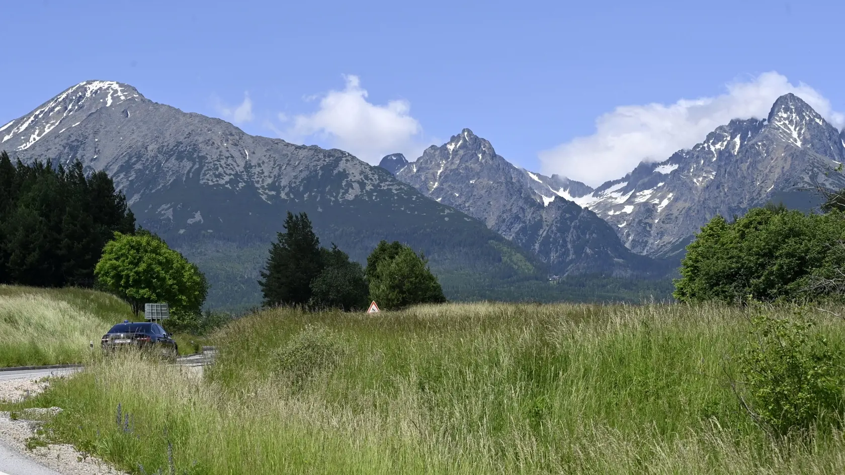 Na snímke pohľad na Vysoké Tatry pri obci Nová Lesná v okrese Poprad 12. júna 2023. FOTO TASR - Roman Hanc