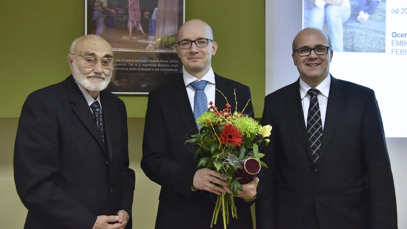 Bývalý dekan Prírodovedeckej fakulty Univerzity Komenského Milan Trizna (vpravo).