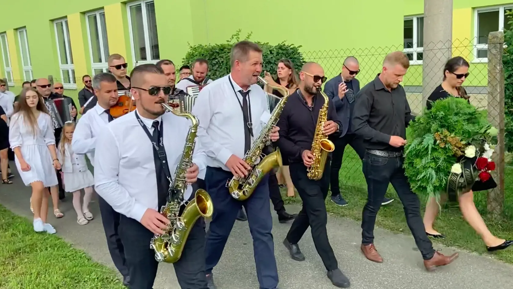 Cestou na cintorín mu hrali členovia viacerých kapiel z celého východu.