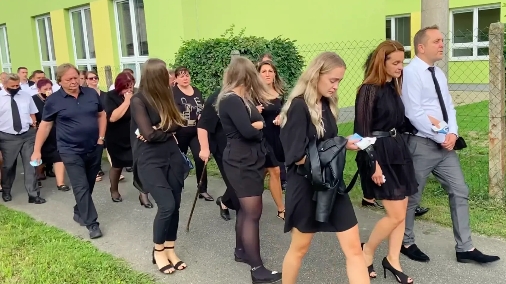 V smútočnom sprievode kráčal aj starosta obce Michal Didik s rodinou, ktorý je bratom nebohého Ľuboša.