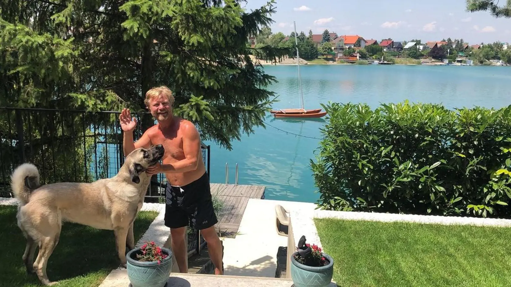 Maroš Kramár si svoj dom pri jazere užíva naplno.